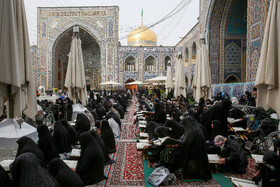 جزء خوانی قرآن کریم در حرم امام رضا(ع)