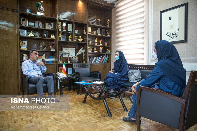 انتقاد مدیر تئاتر از هنرمندانی که پول دولت را میگیرند و دهنکجی میکنند