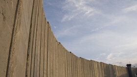 رژیم صهیونیستی از ترس عملیات‌های شهادت طلبانه فلسطینیان، کرانه باختری  را دیوارکشی می‌کند