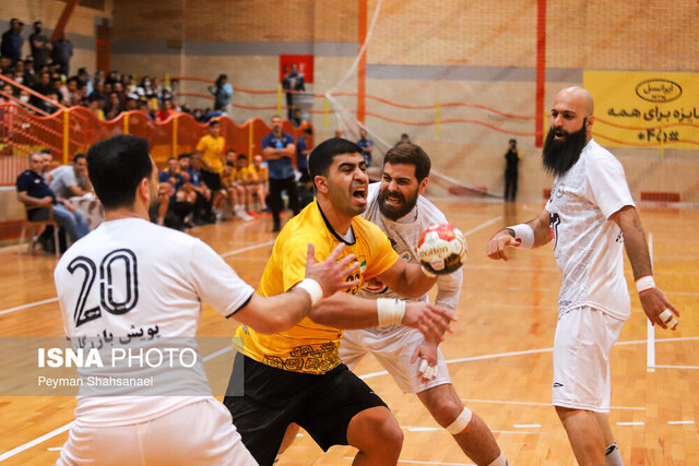 سپاهان یک پای فینال شد/ذوب آهن بازماند