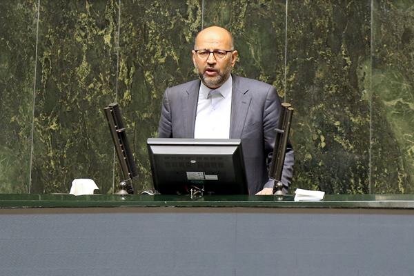 خدمتگزاران مدارس زندگیشان را به سختی اداره میکنند خدمتگزاران مدارس زندگیشان را به سختی اداره میکنند