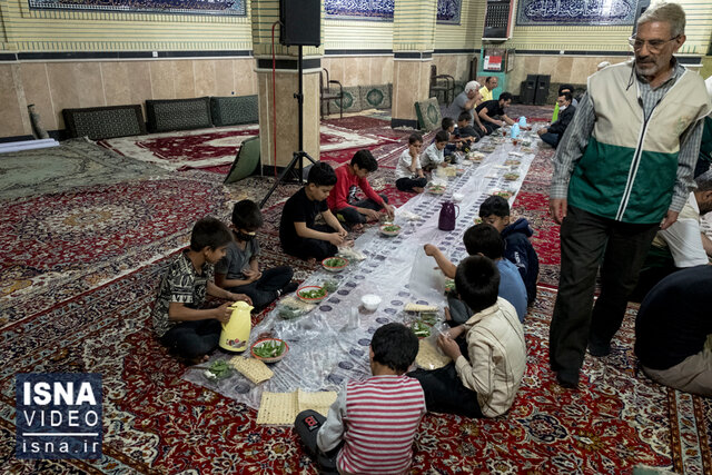 ویدئو / افطار در مرجانآباد