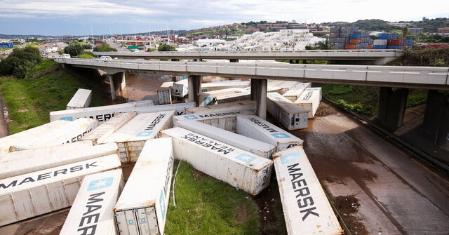 سیل و رانشزمین در آفریقای جنوبی دهها کشته برجا گذاشت