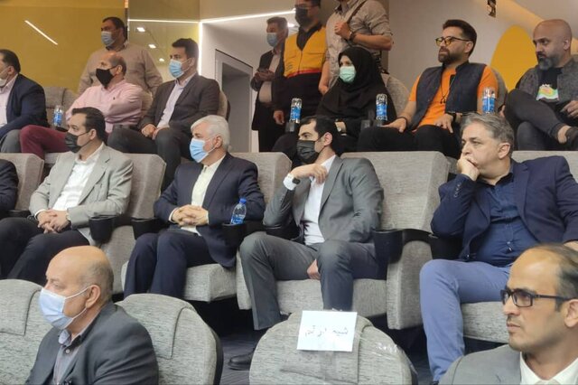وزیر ورزش تماشاگر ویژه نیمهنهایی لیگ بسکتبال