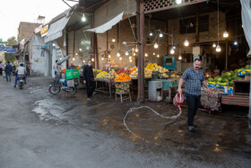 بازار میوه در میدان کهنه قم