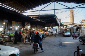 بازار میوه در میدان کهنه قم