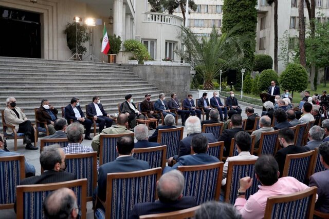 ضیافت افطار رییسجمهور با هنرمندان برگزار شد