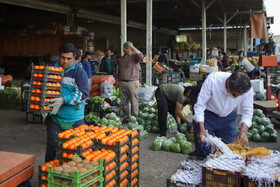 قیمت‌های بازار میوه تغییری نکرده است / بازار در آستان شب یلدا جان می‌گیرد