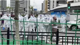 درگیری بی سابقه معترضان با پلیس شانگهای بر سر محدودیت‌های کرونایی