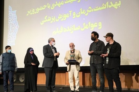 حماسه مدافعان سلامت در دوران کرونا با زبان هنر به تصویر کشیده شود