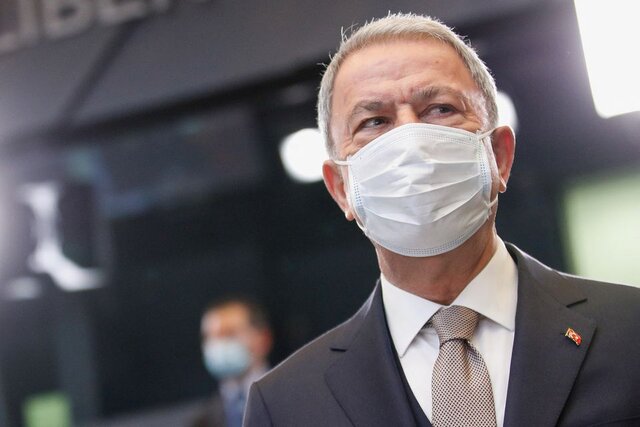 «خلوصی آکار»، وزیر دفاع ترکیه جنگندههای ترکیه مواضع شبهنظامیان کرد در شمال عراق را هدف قرار دادند