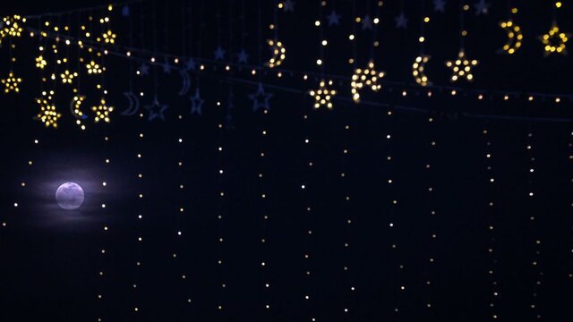 درخشش ماه کامل بر فراز حرم امام علی (ع)