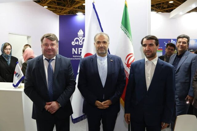 بازدید سفیر ایران از نمایشگاه نفت و گاز روسیه
