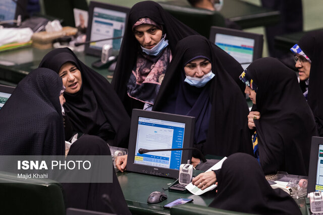 عکس آرشیوی است حضور ۱۴ منتخب زن در مجلس دوازدهم