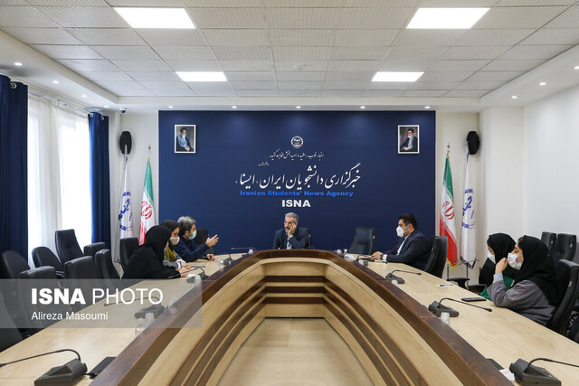 انقدر میگویم و میگویم تا بالاخره یک جا اثر کند