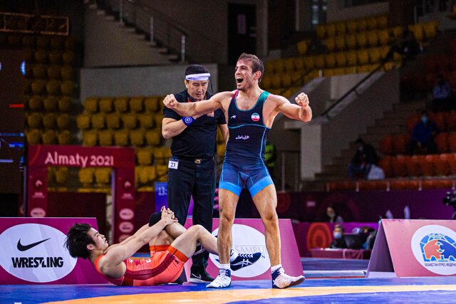 تصویر آرشیوی است. ویدیو/ برد قاطع محسننژاد برابر کشتیگیر الجزایری