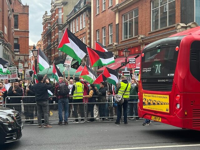 تجمع اعتراضی مقابل سفارت رژیم صهیونیستی در لندن تجمع اعتراضی مقابل سفارت رژیم صهیونیستی در لندن