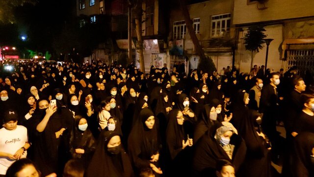 مراسم تشییع نمادین "پدر امت" در ورامین برگزار شد