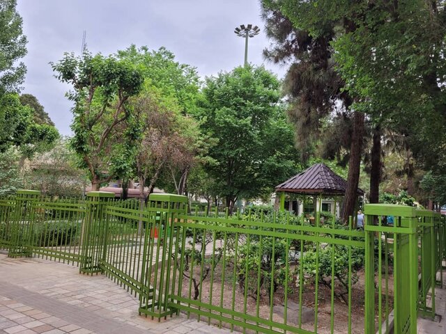 زنان آنسوی نرده پارکها؛ آقایان وارد نشوند!