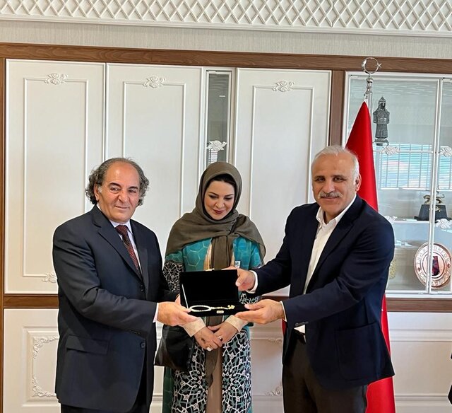 اعطای نشان مدال فستیوال ادبیات ترکیه به پژوهشگر ایرانی