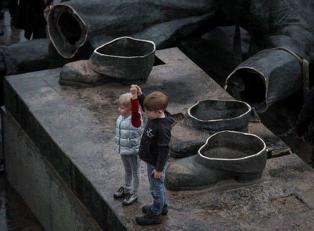 کی‌یف مجسمه یادبود دوستی با روسیه را پایین کشید