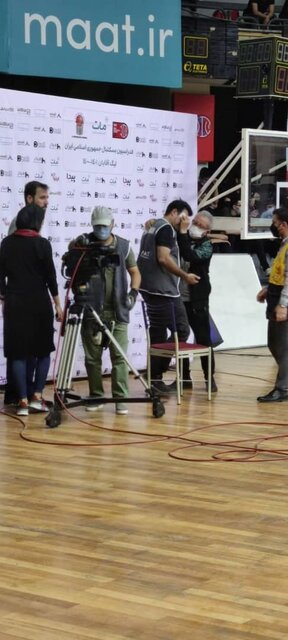 مصدومیت تصویربردار فینال لیگ بسکتبال در برخورد با ارسلان کاظمی