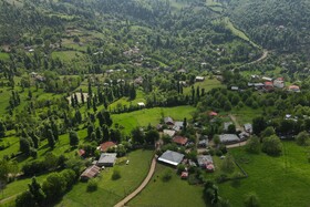 روستای استخرگاه در فصل پاییز شما را مهمان رنگ‌های قرمز، نارنجی و زرد می‌کند و جنگل‌های دامنه درفک با یکی از زیباترین لباس‌های خود به تن جلوی چشمان شما ظاهر می‌شوند.