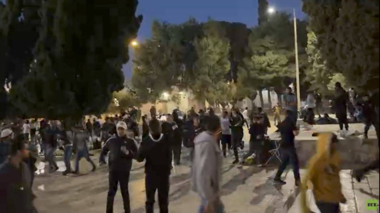 درگیری شدید میان نظامیان صهیونیست و نمازگزاران فلسطینی در مسجدالأقصی درگیری شدید میان نظامیان صهیونیست و نمازگزاران فلسطینی در مسجدالأقصی