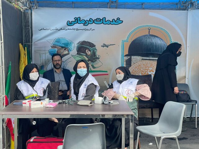 حضور پرستاران برای کنترل فشار خون حاضرین در راهپیمایی روز قدس حضور پرستاران برای کنترل فشار خون حاضرین در راهپیمایی روز قدس