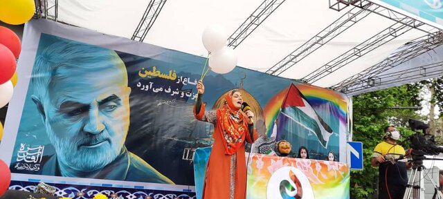 اجرای برنامه «رنگین‌کمان» در خیابان فلسطین