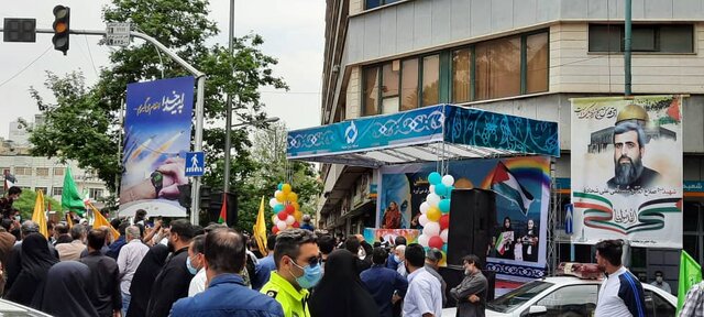 اجرای برنامه «رنگینکمان» در خیابان فلسطین