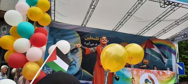 اجرای برنامه «رنگینکمان» در خیابان فلسطین