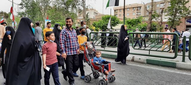 اجرای برنامه «رنگینکمان» در خیابان فلسطین