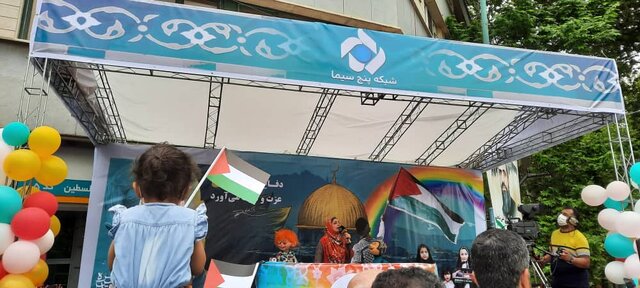 اجرای برنامه «رنگینکمان» در خیابان فلسطین