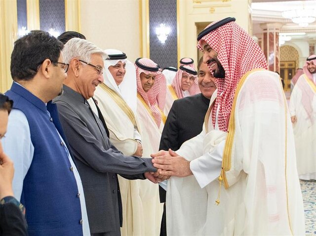 رایزنی بن سلمان با شهباز شریف درباره همکاریهای دوجانبه