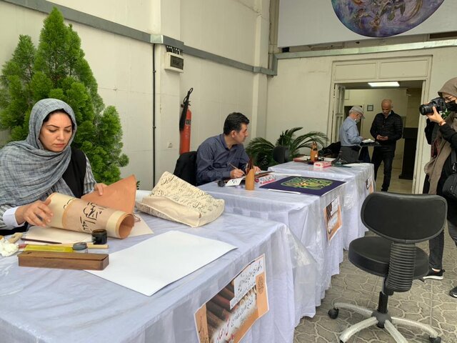 عکس تزیینی است برگزاری یک کارگاه تجسمی رایگان برای روز مادر