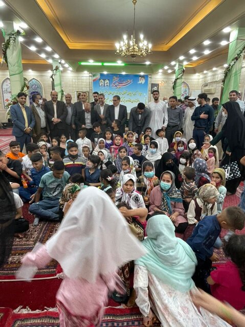 مراسم عید فطر با حضور شمخانی و کودکان تحت پوشش کمیته امداد