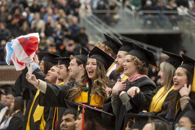 جشن فارغالتحصیلی دانشگاه معروف آمریکایی به روایت تصویر