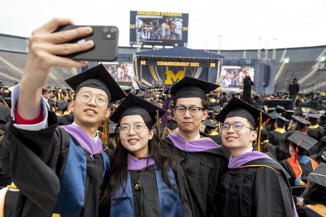 جشن فارغالتحصیلی دانشگاه معروف آمریکایی به روایت تصویر
