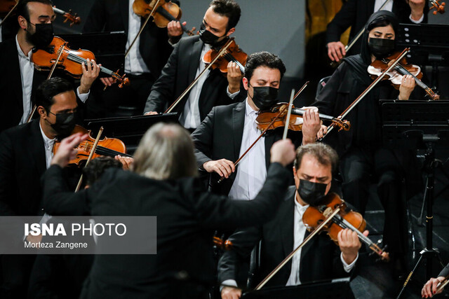 نخستین اجرای ارکستر سمفونیک تهران در نخستین سال قرن چگونه بود؟