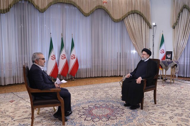 قیمت نان، دارو و بنزین تغییر نمیکند/ کمک هزینه معیشتی ۳۰۰ و ۴۰۰ هزار تومانی پرداخت میشود قیمت نان، دارو و بنزین تغییر نمیکند/ کمک هزینه معیشتی ۳۰۰ و ۴۰۰ هزار تومانی پرداخت میشود