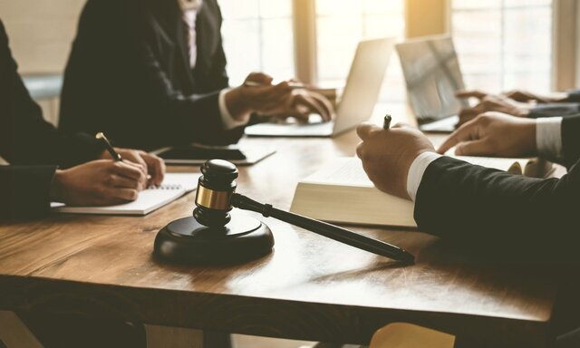 مشاوره حقوقی با وکیل