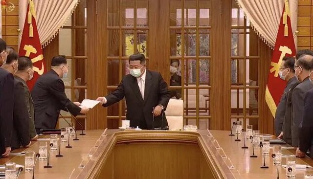 کرونا به کرهشمالی رسید/ اون برای اولین بار با ماسک دیده شد