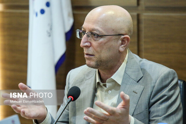 نگاه مصرفی به وزارتخانههای آموزشوپرورش و علوم ظلم به آیندگان است نگاه مصرفی به وزارتخانههای آموزشوپرورش و علوم ظلم به آیندگان است