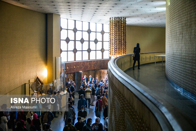 عکس آرشیوی است نمایشی با صدای خیلی بلند!