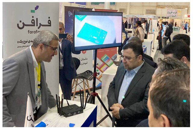 رونمایی از اولین نمونه مودم 5G شرکت دانش بنیان موج آینده فرافن 
 رونمایی از اولین نمونه مودم 5G شرکت دانش بنیان موج آینده فرافن