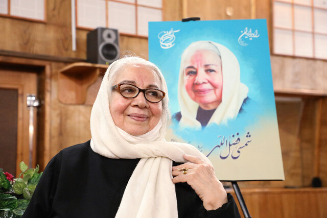 شاهنامه خوانی شمسی فضلاللهی در روز بزرگداشت فردوسی شاهنامه خوانی شمسی فضلاللهی در روز بزرگداشت فردوسی