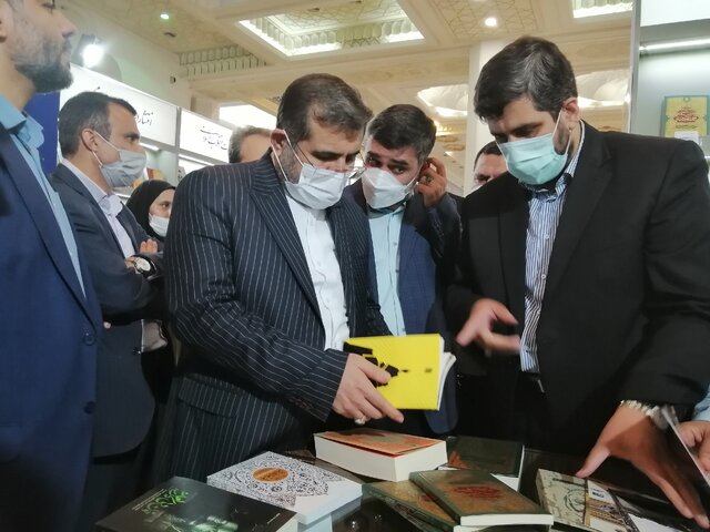 حرفهای وزیر ارشاد درباره چالشهای کاغذ