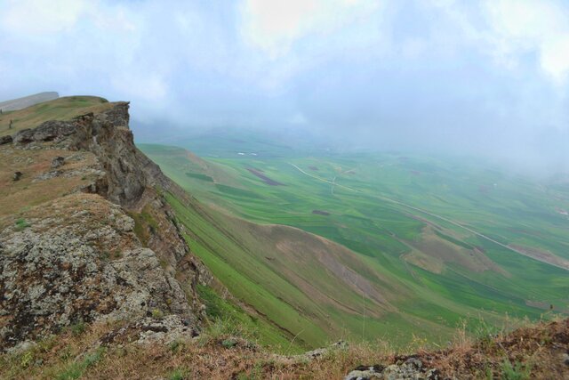 مه آلودگی در ارتفاعات شمالی البرز/ احتمال گرمازدگی در کوه‌های جنوبی کشور