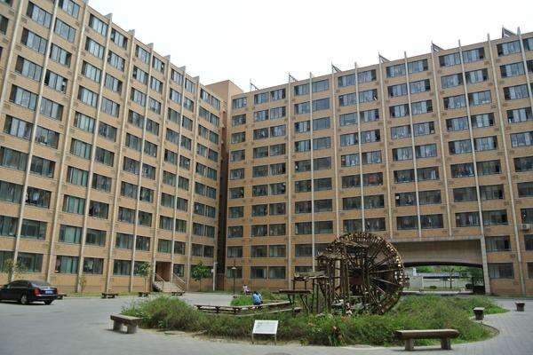 با بزرگترین خوابگاه دانشجویی دخترانه در آسیا آشنا شوید